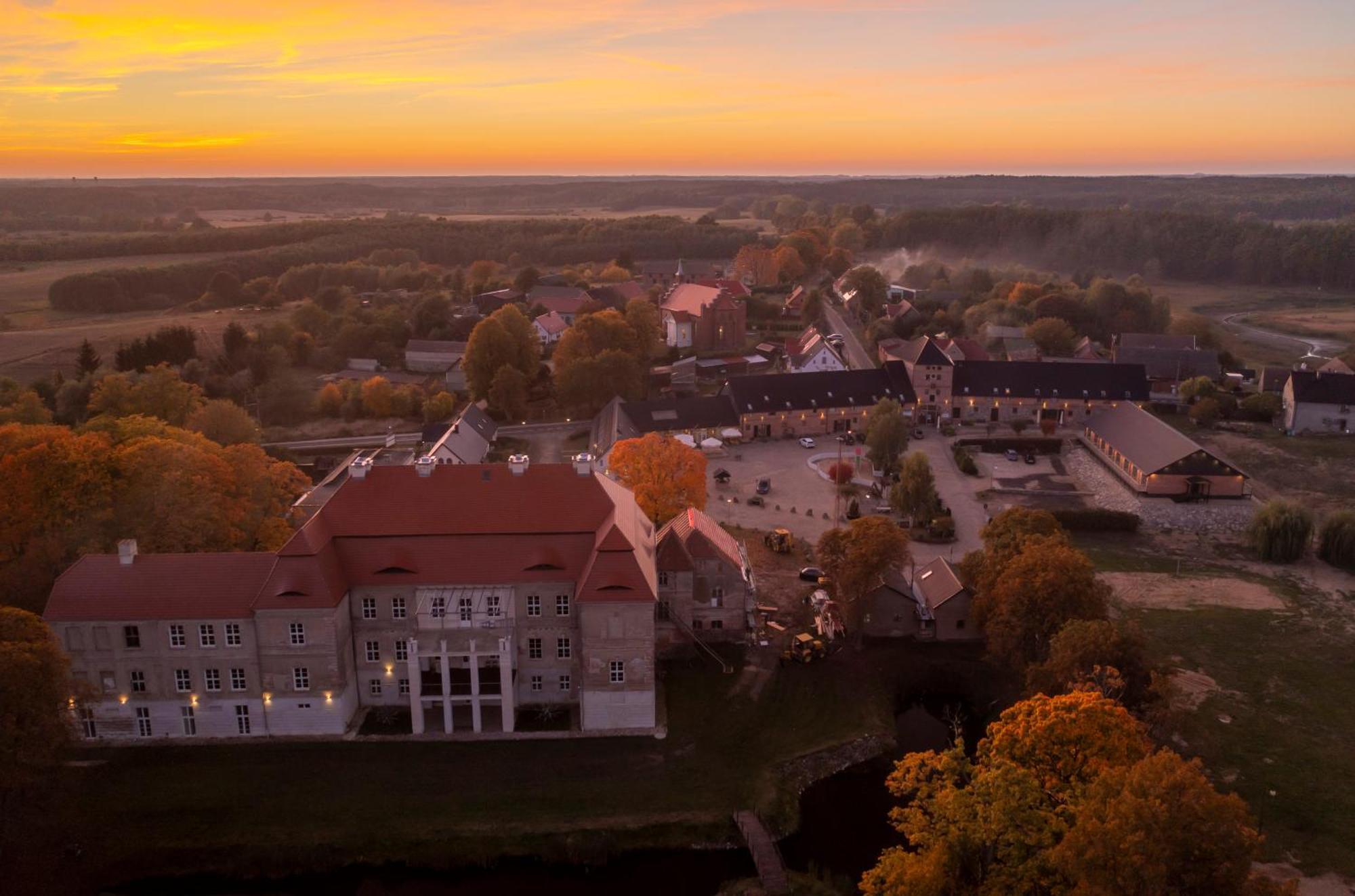 Hotel Palac Siemczyno Esterno foto